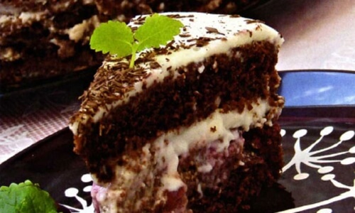 Chocolate cake with cherries