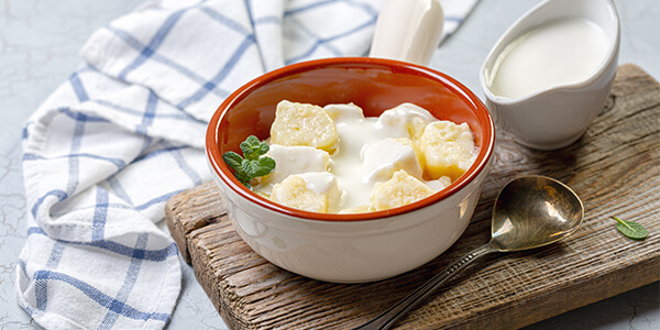 “Lazy” cottage cheese dumplings with yoghurt sauce