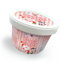 «Frozen Yoghurt» with strawberries