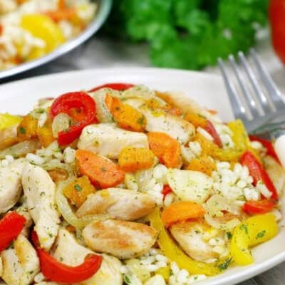 Замороженные овощи, запеченные с курицей