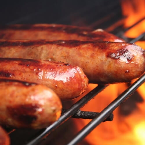 Рецепт мисливських ковбасок, смажених у овочах з грибами на сковороді