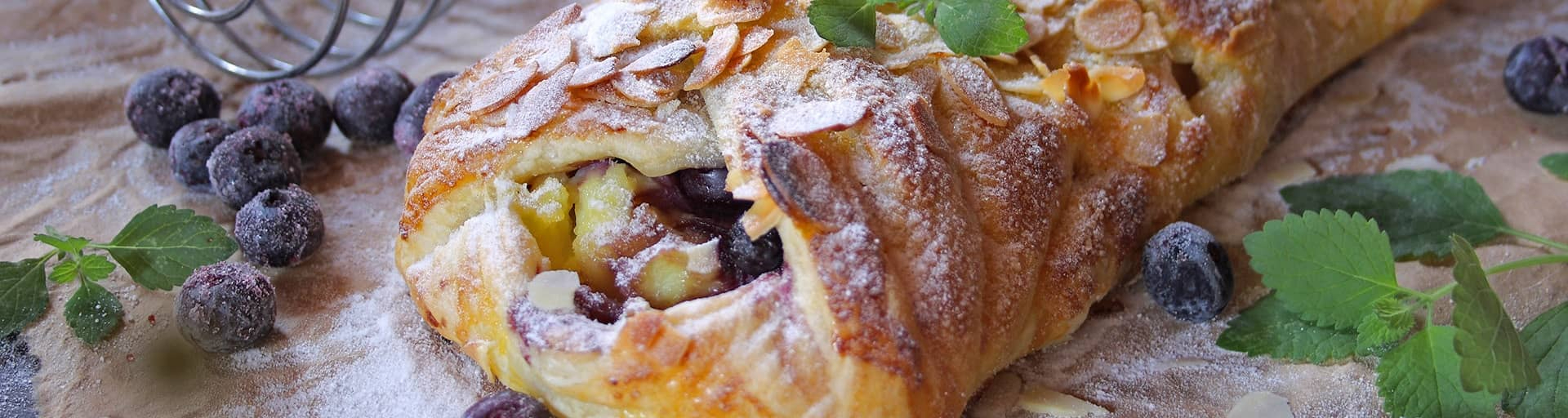 Пирог из слоеного теста с малиновым джемом – кулинарный рецепт