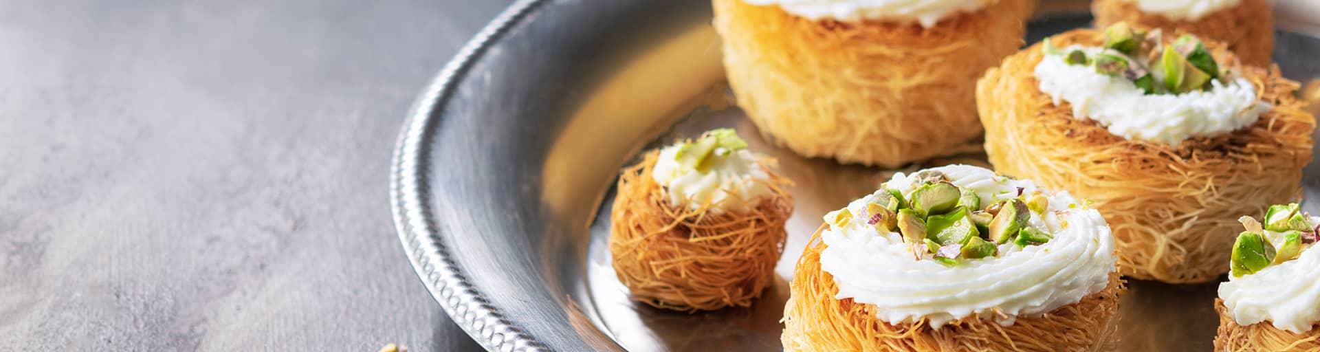 Appetiser with kadaif, mushrooms and pistachios