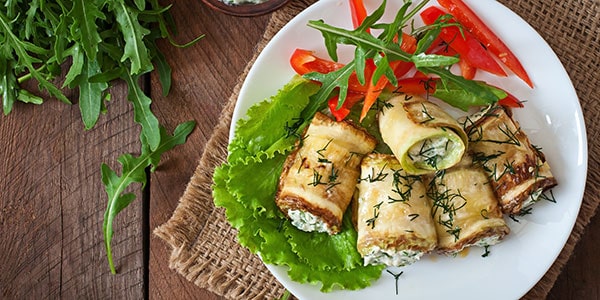 ZUCCHINI ROLLS WITH CHEESE AND CHICKEN BAKED IN OVEN