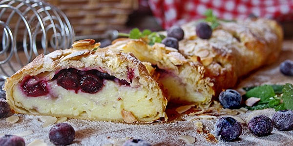 Puff Pastry Pie with Cottage Cheese and Jam