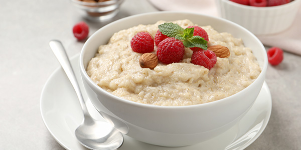 Oatmeal with Berries Grated with Sugar